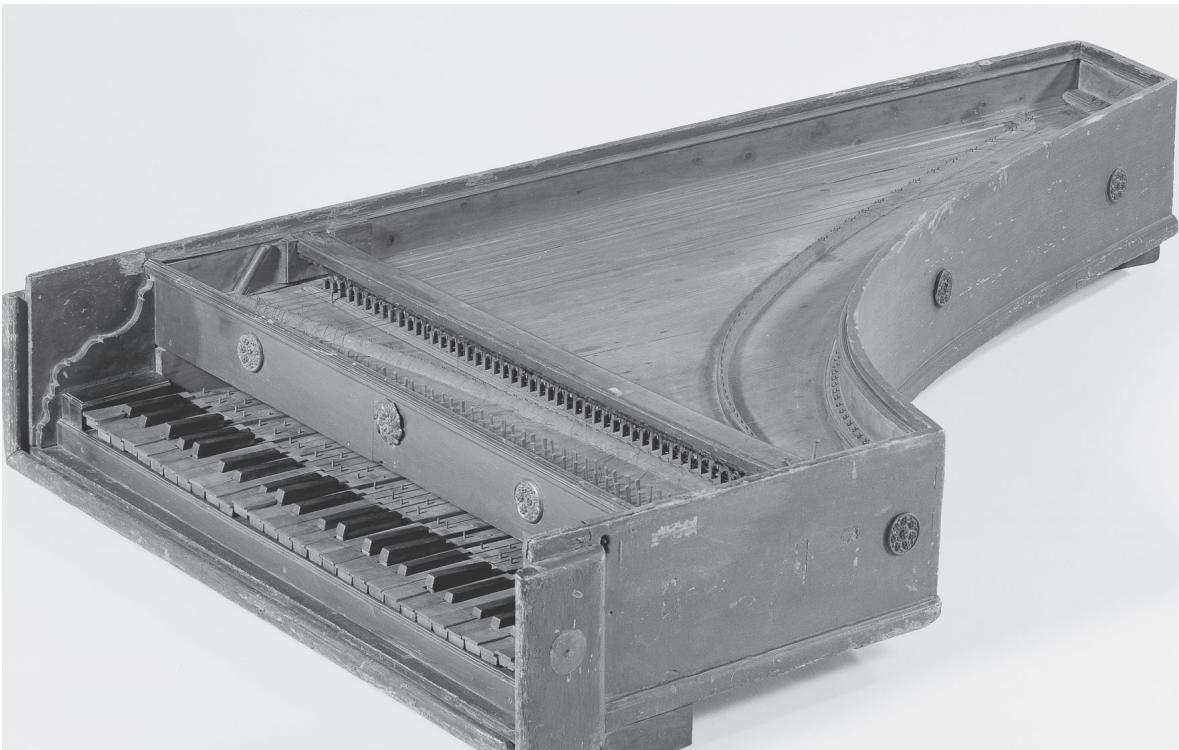 7 Harpsichord attributed to Manuel Ângelo Villa, Lisbon, first half of the 18th century (reproduced with permission) (Berlin, Musikinstrumenten-Museum, Kat.-Nr.4)