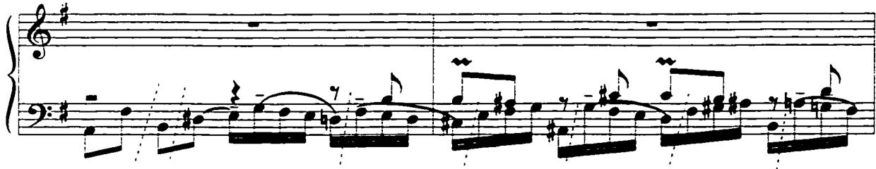 Example 46: Toccata, mm. 28-29.；In the bridge passages, one can separate sequences in the right hand by detaching the last note in order to make clear the unit.