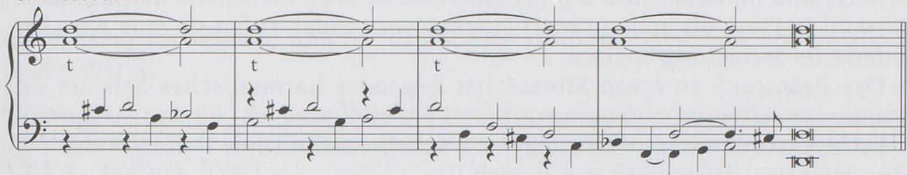 Die Preparamenti in den Kompositionen des Kodex Chigi klingen manchmal hart; es scheint, dass der anonyme Autor fast eine Art „cluster“-Effekt anstrebt. Frescobaldi dagegen erzielt die harmonische Steigerung durch eine nervöse Bewegung der Stimmen, kombiniert mit liegenden Tönen und Trillern. Man beachte in der Kadenz im obigen Beispiel die Verdoppelung der Quarte bei grossem Abstand zwischen den Händen sowie die Auflösung des Vorhaltes nur in der linken Hand. Das d des Soprans, jener Ton also, der die Kadenz vorbereitet und auf der Dominante eine Quarte zum Bass bildet, bleibt unaufgelöst (siehe auch Bsp. 8 c und d).